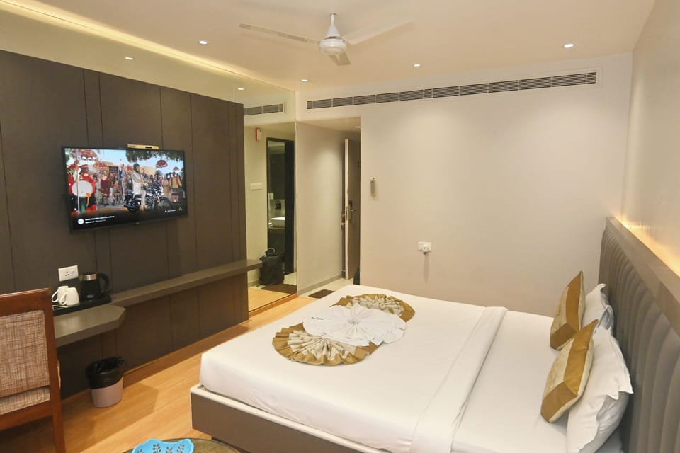 Superior Room | 1 bedroom, desk, WiFi (free), bed sheets
