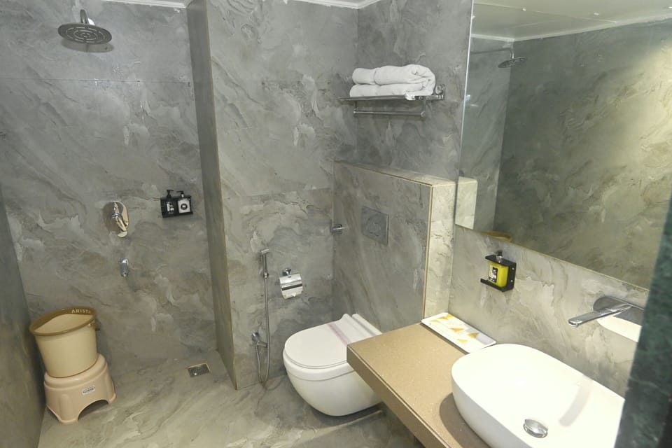 Superior Room | 1 bedroom, desk, WiFi (free), bed sheets