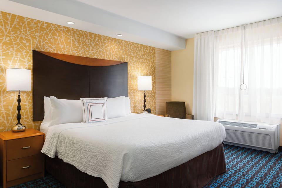 Studio, 1 King Bed with Sofa bed | In-room safe, desk, iron/ironing board, free WiFi