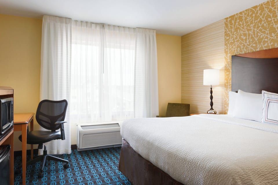 Room, 1 King Bed | In-room safe, desk, iron/ironing board, free WiFi