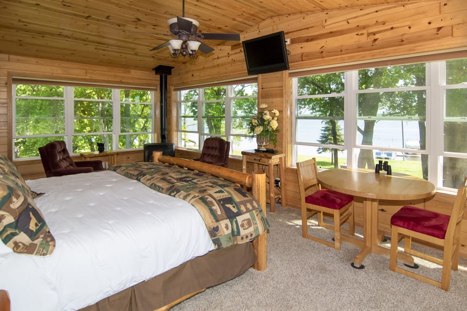 Deluxe Double Room, Ensuite, Lake View (Bay View Suite) | Premium bedding, individually decorated, individually furnished