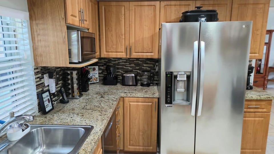 Eat-in Kitchen