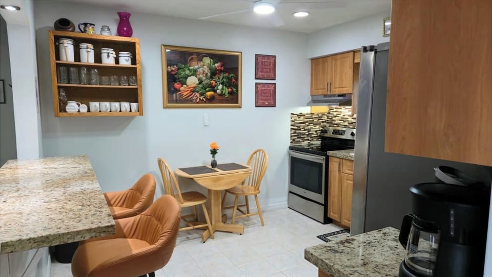 Eat-in Kitchen