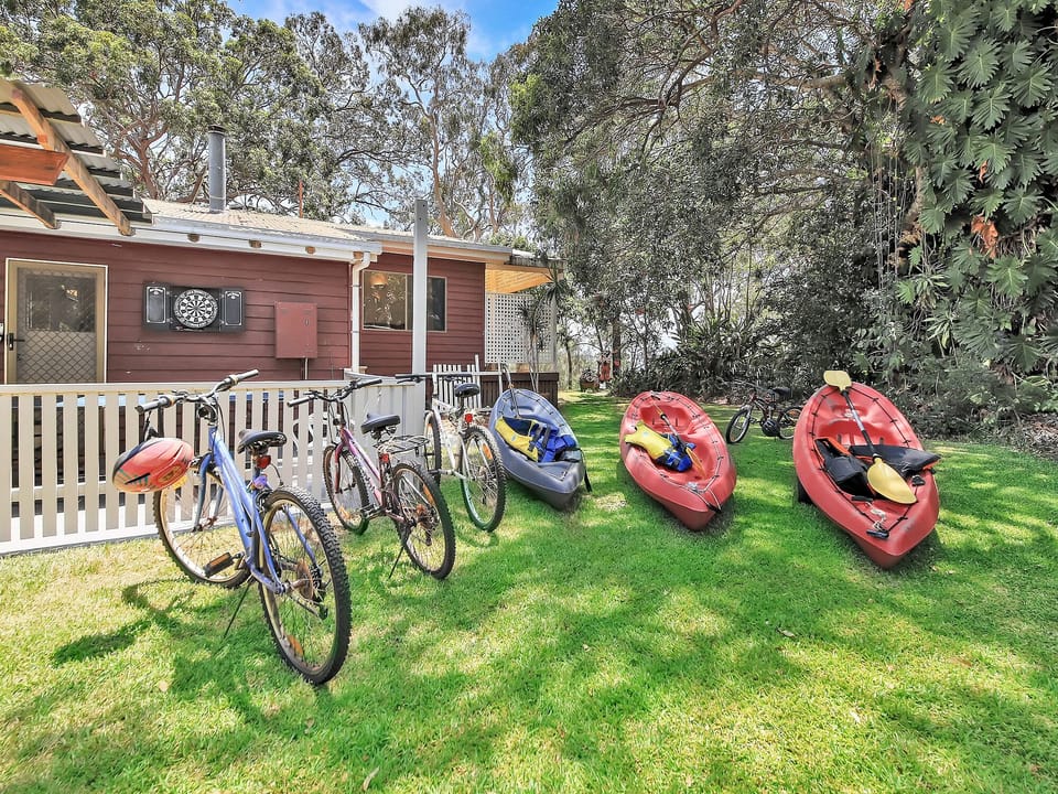 There are 5 bikes 2 single and dbl kayak  table tennis table for guests to use 