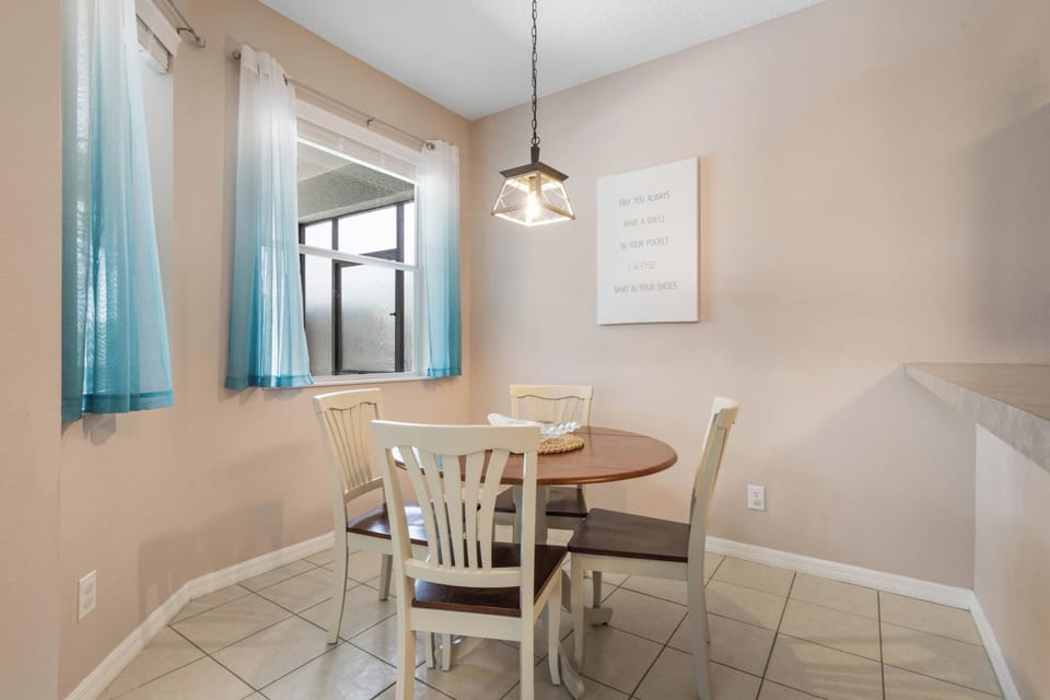 17 Breakfast Nook