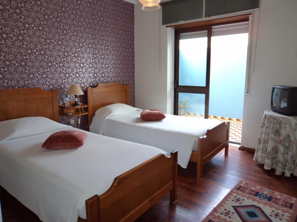 Double or Twin Room | In-room safe, iron/ironing board, free WiFi