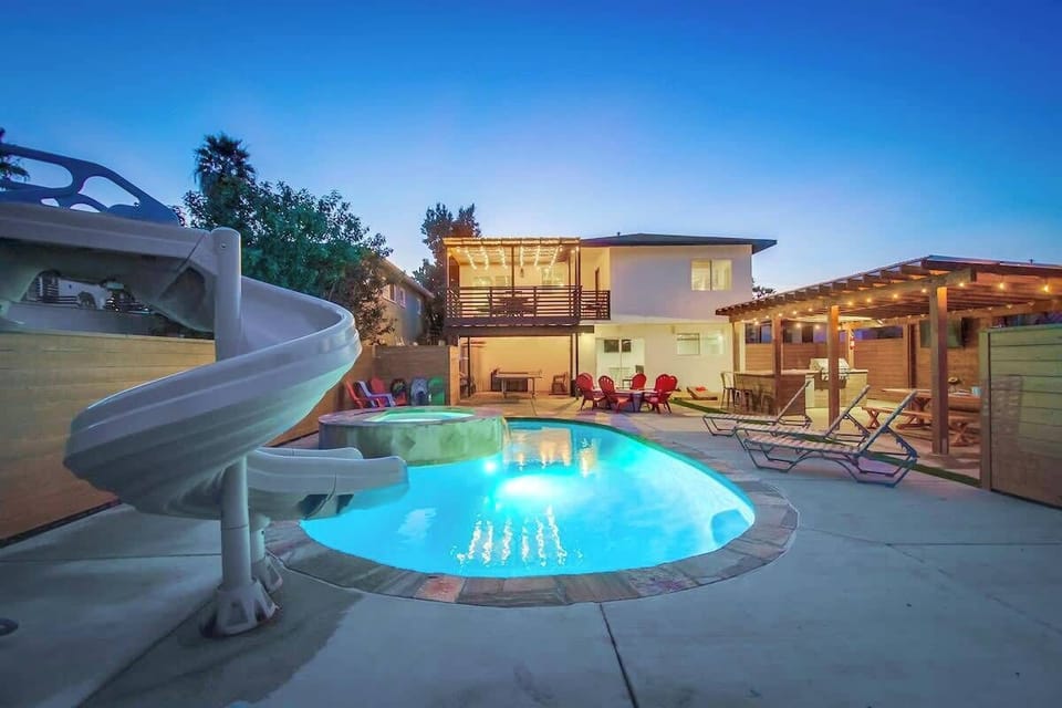 Escape to this amazing property, featuring a stunning pool and beautifully decorated spaces—perfect for a relaxing weekend with family or friends!