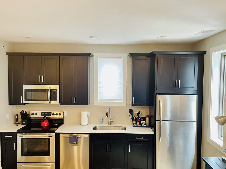 Fully stocked kitchen, Keurig w/pods, toaster, blender, pots, pans etc 