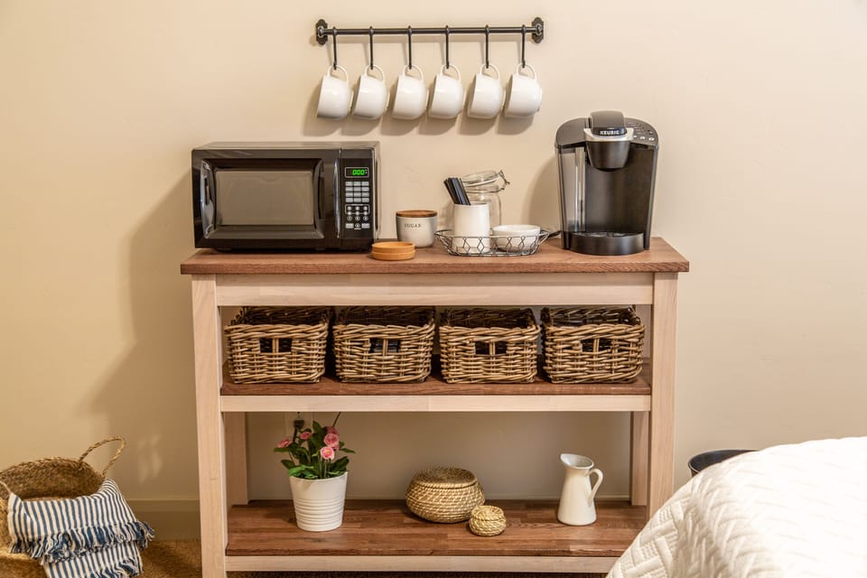 Queen bedroom amenities