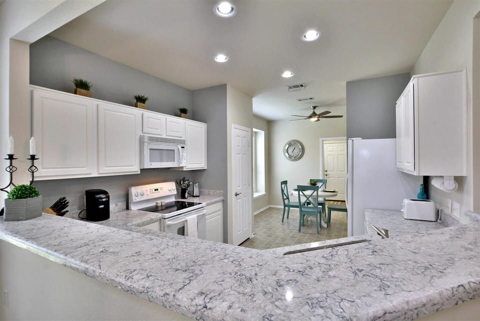 Gleaming Quartz Counters installed 2018! Tons of counter space & cabinets!