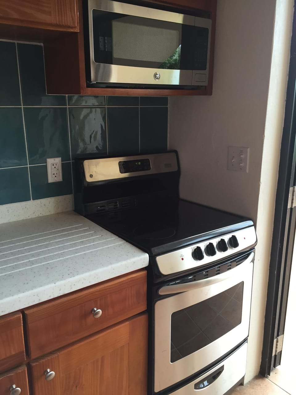 Electric Stove and Microwave