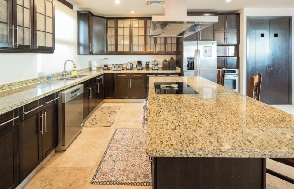 Kitchen with everything you need to make delicious meals with seafood !