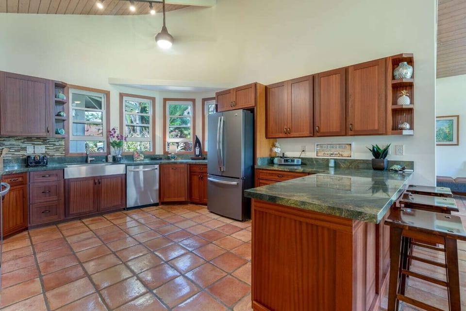Full kitchen, very open and easy to maneuver. Fully stocked!