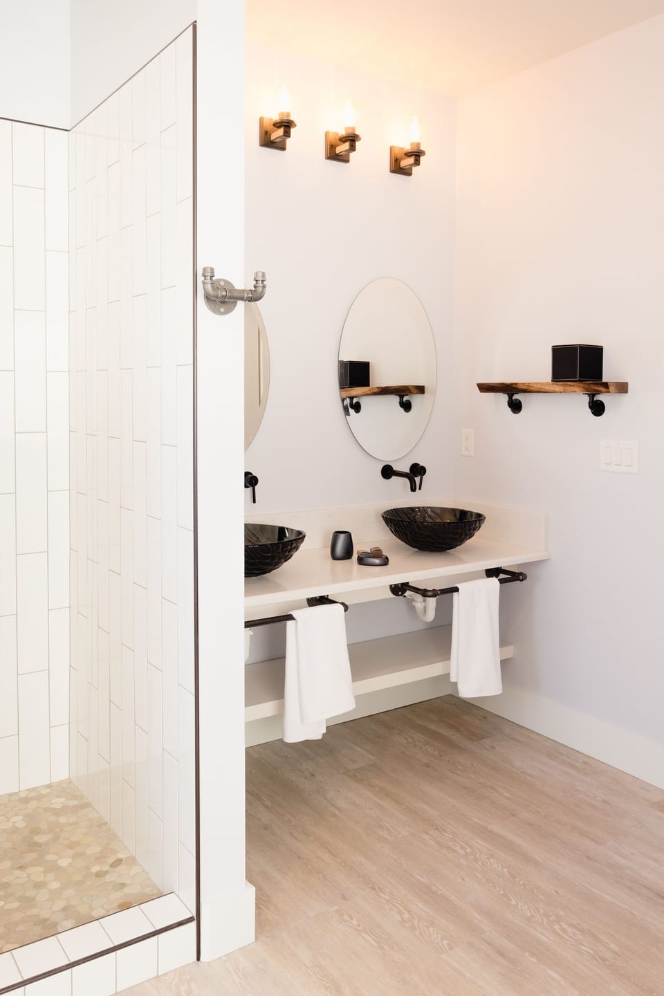 Vinifera Suite | Bathroom | Shower, rainfall showerhead, designer toiletries, hair dryer