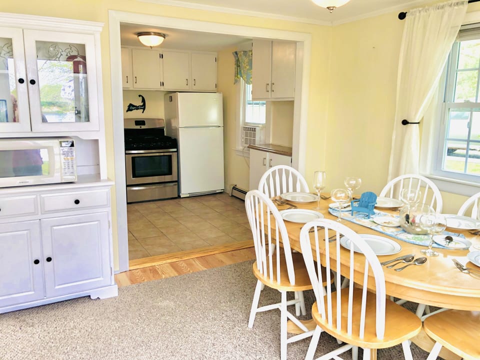 Kitchen with dining room table for 6