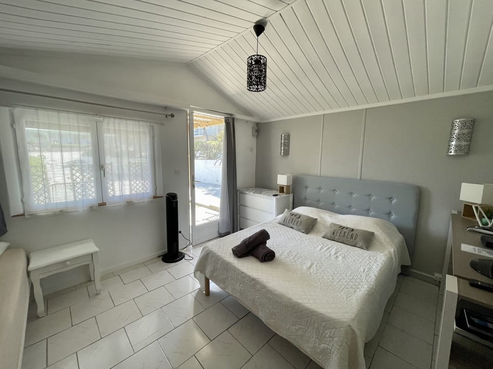 Classic Triple Room | Blackout drapes, soundproofing, iron/ironing board (on request)