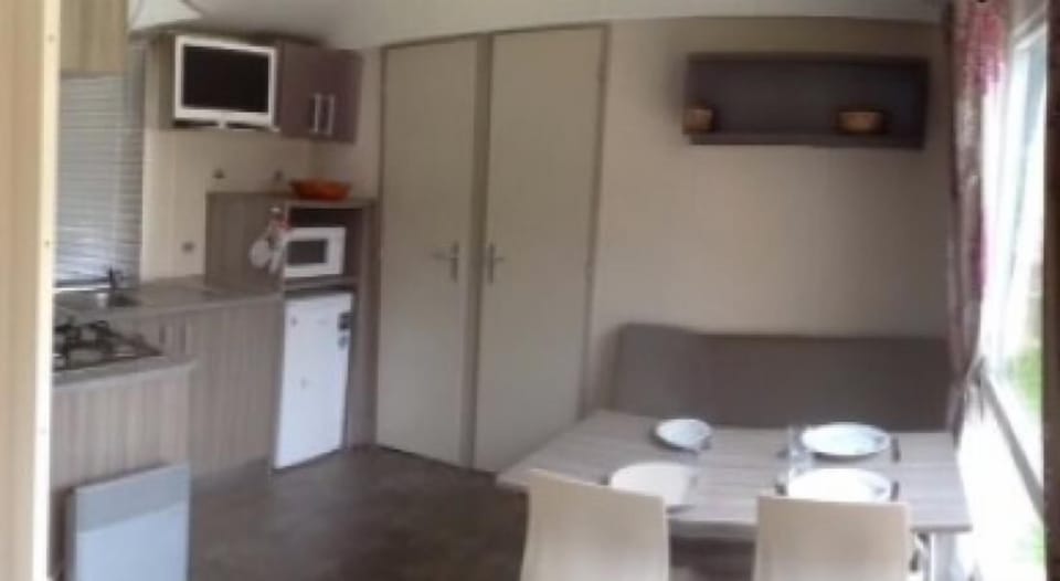 Mobile Home | Private kitchen | Full-size fridge, microwave, stovetop, coffee/tea maker