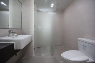 Deluxe Twin Room | Bathroom sink