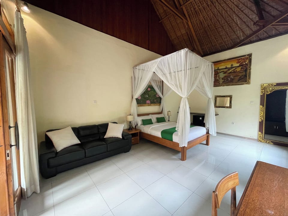 Deluxe King Room With Pool View | In-room safe, desk, blackout drapes, iron/ironing board