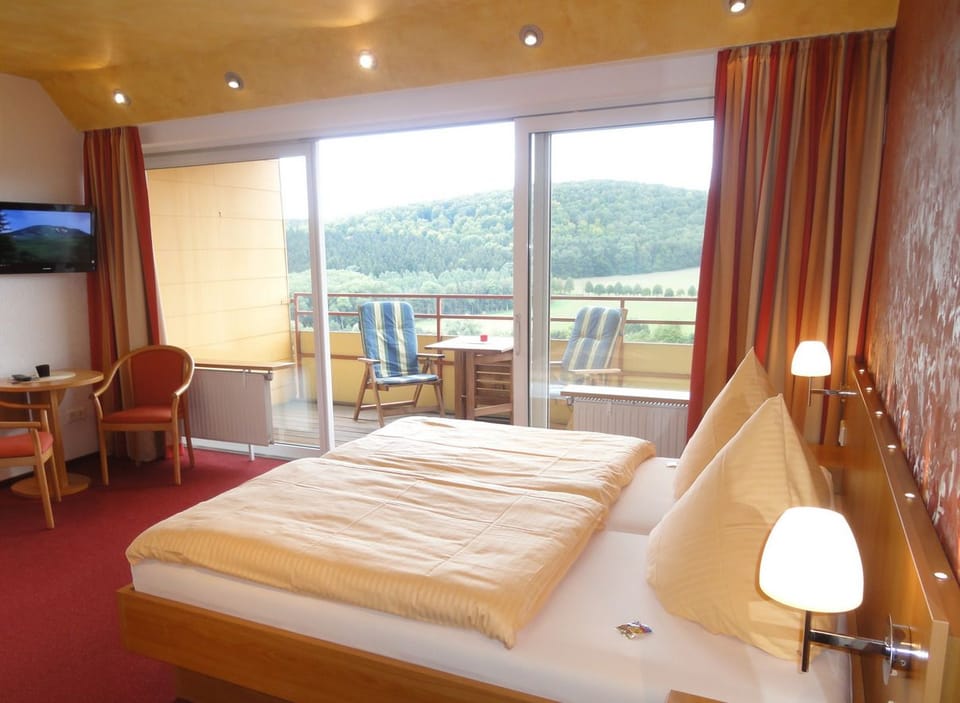 Comfort Double Room, Balcony | Desk, free cribs/infant beds, rollaway beds, free WiFi