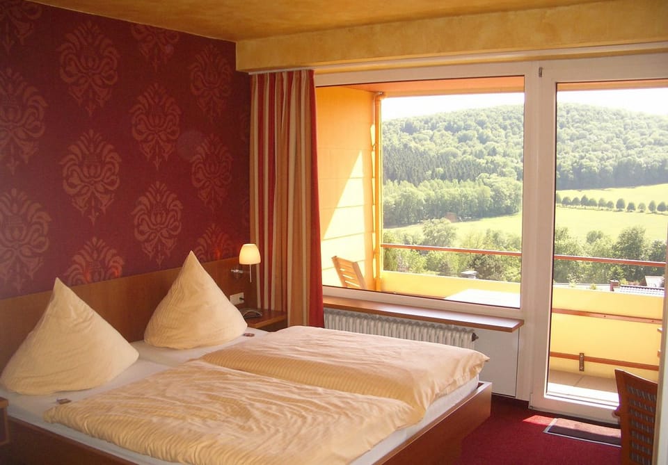 Comfort Double Room, Balcony | Desk, free cribs/infant beds, rollaway beds, free WiFi