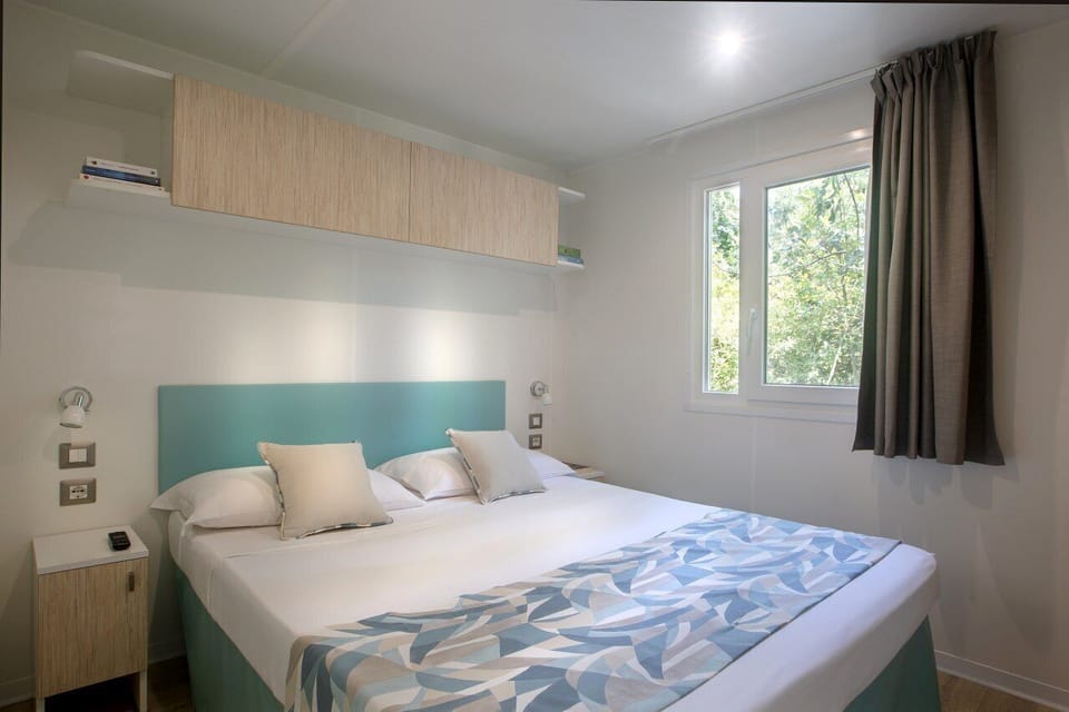 Mobile Home | 1 bedroom, in-room safe, desk, blackout drapes