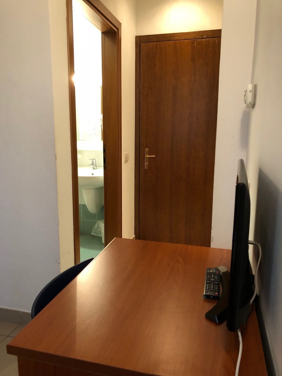 Single Room | Desk, soundproofing, free WiFi, bed sheets