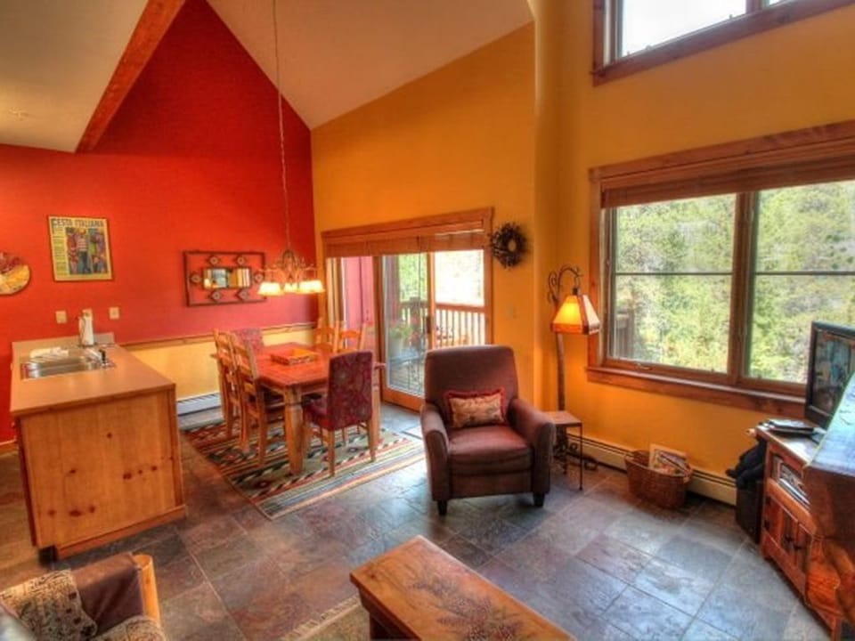 Condo, 2 Bedrooms, Non Smoking | In-room dining
