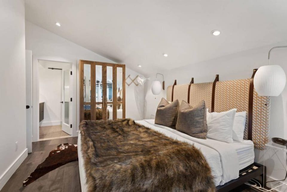 Condo, 2 Bedrooms, Non Smoking | Individually decorated, individually furnished, iron/ironing board