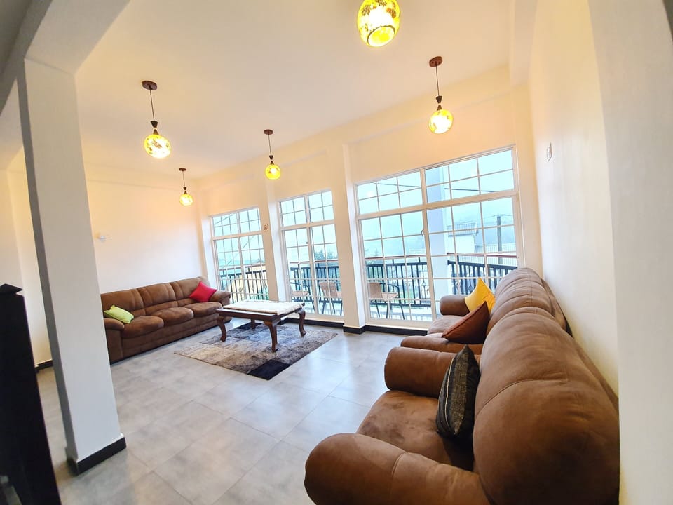 Deluxe Double Room, 1 King Bed, Non Smoking | Lobby sitting area