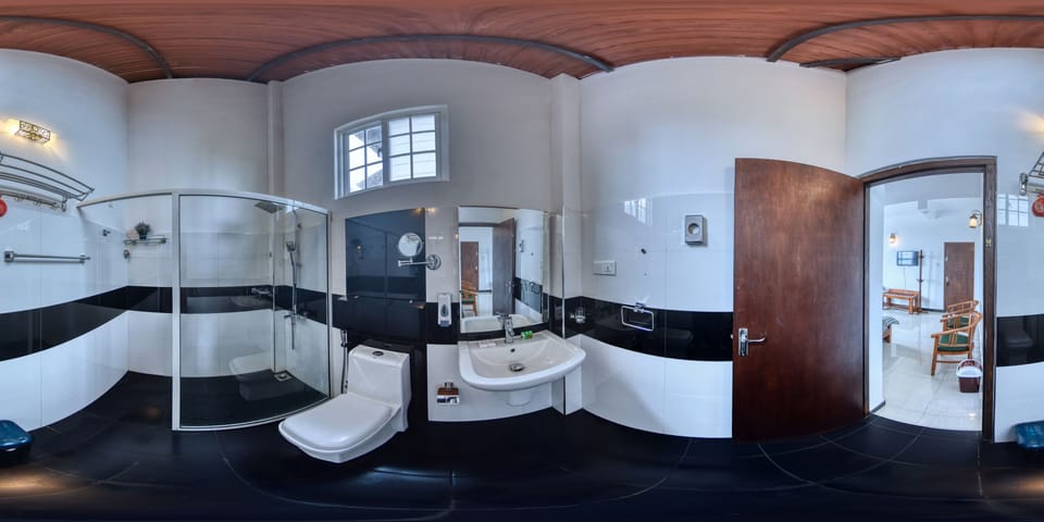 Deluxe Triple Room, Multiple Beds, Non Smoking, Mountain View | Bathroom | Shower, rainfall showerhead, free toiletries, hair dryer