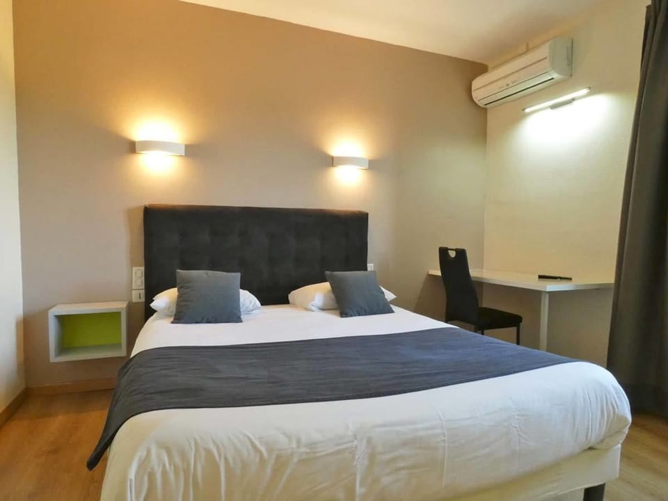 Superior Double Room, 1 Double Bed, Non Smoking | Desk, blackout drapes, soundproofing, cribs/infant beds