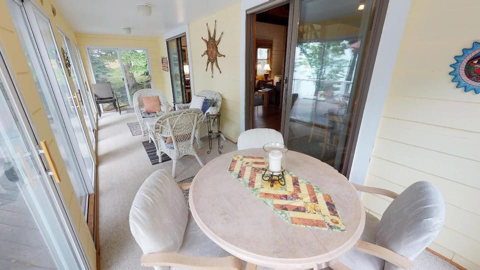 Lakeside Home: Sunroom