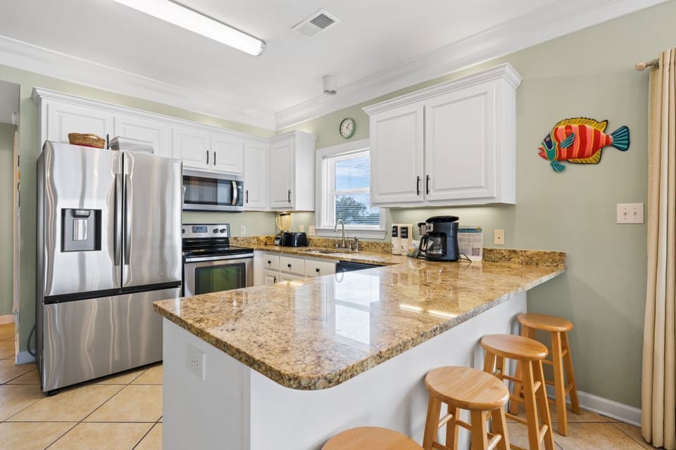 On Golden Pond 8A Kitchen Counter Seats 4