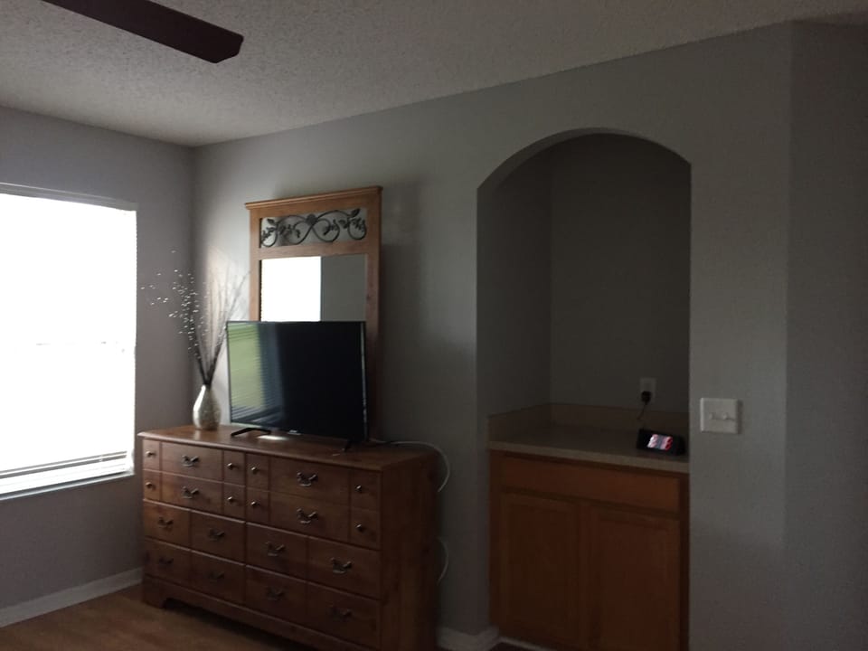 40 in tv in Master Bedroom