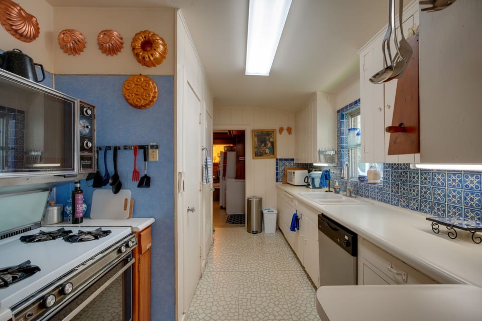 Kitchen | Toaster | Trash Bags & Paper Towels