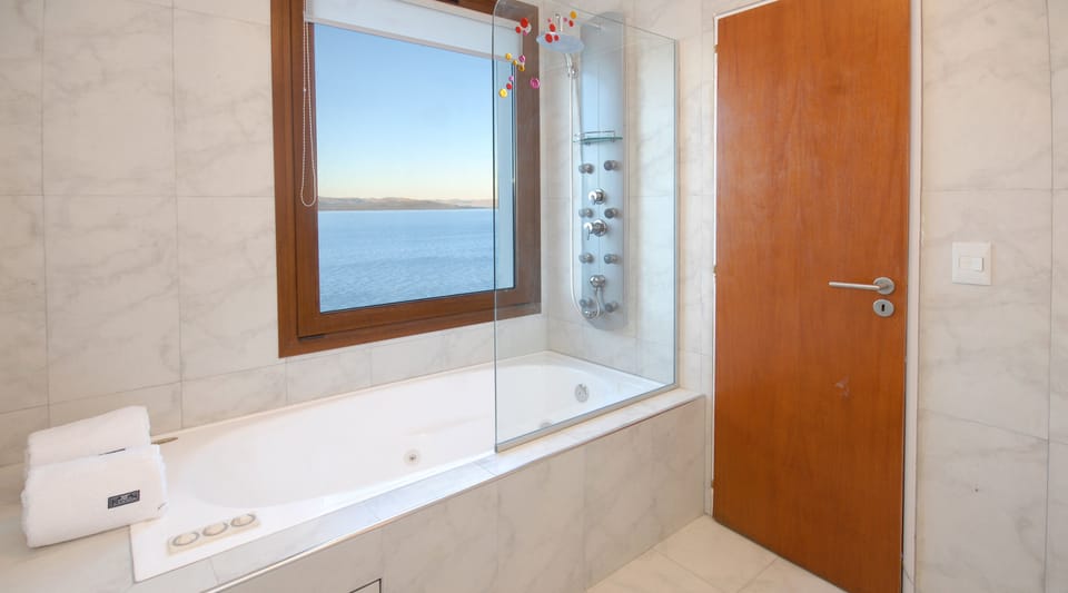 Private spa tub