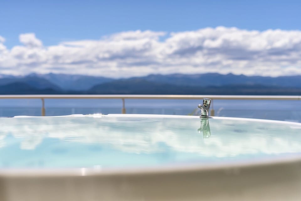 Private spa tub