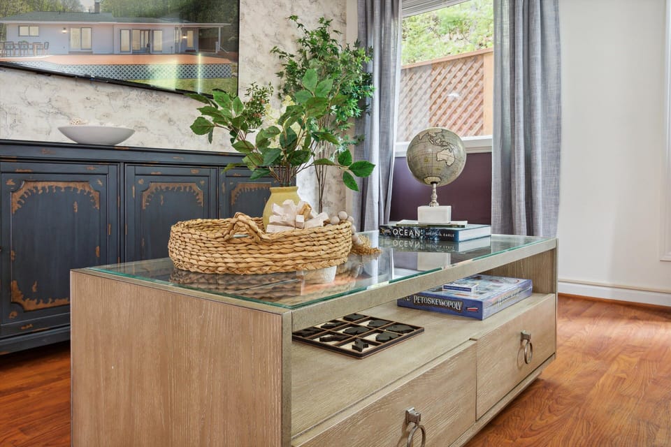 Luxury House | Living area | Smart TV, offices