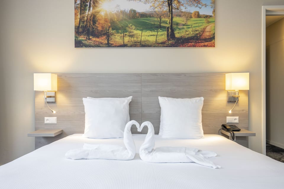 Suite | Desk, free WiFi, bed sheets