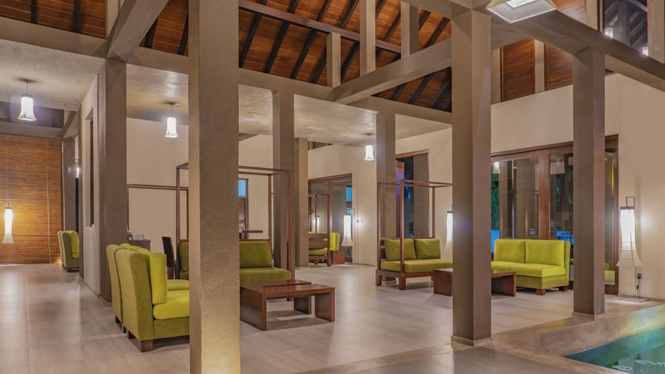 Amora Lagoon Hotel in Negombo