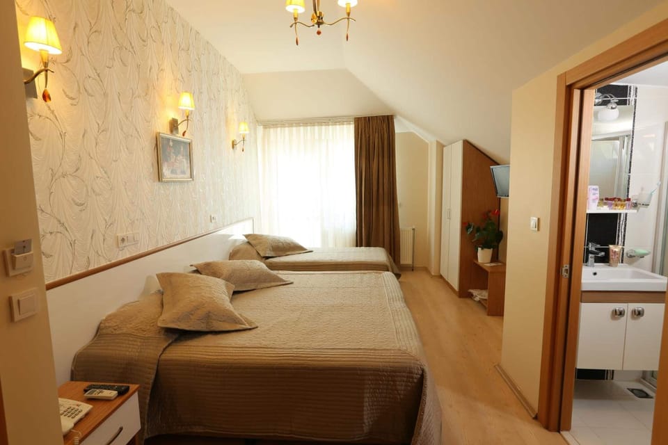 Egyptian cotton sheets, premium bedding, minibar, in-room safe