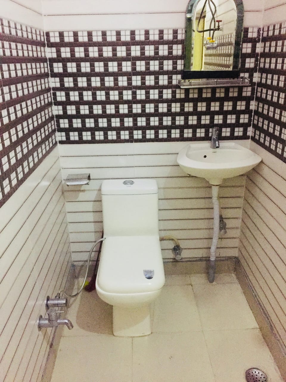 Deluxe Double Room, Non Smoking | Bathroom | Shower, rainfall showerhead, free toiletries, bathrobes