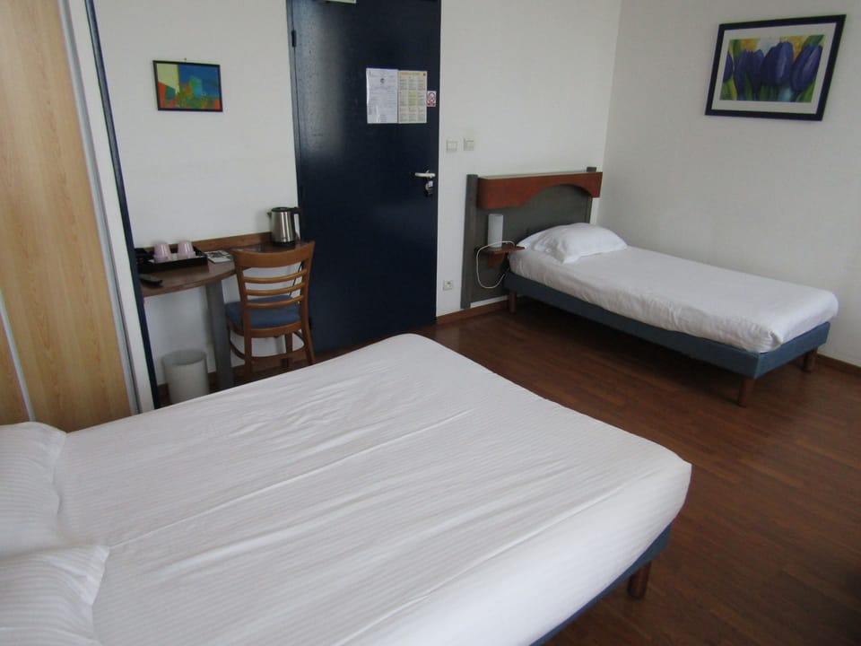 City Triple Room | Soundproofing, iron/ironing board, free WiFi, bed sheets