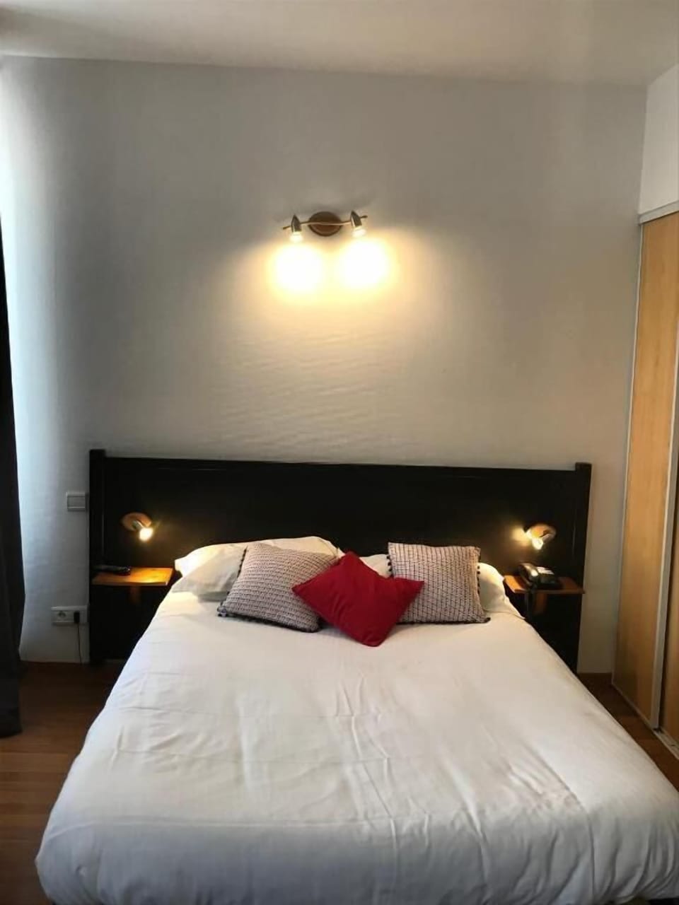 Soundproofing, iron/ironing board, free WiFi, bed sheets