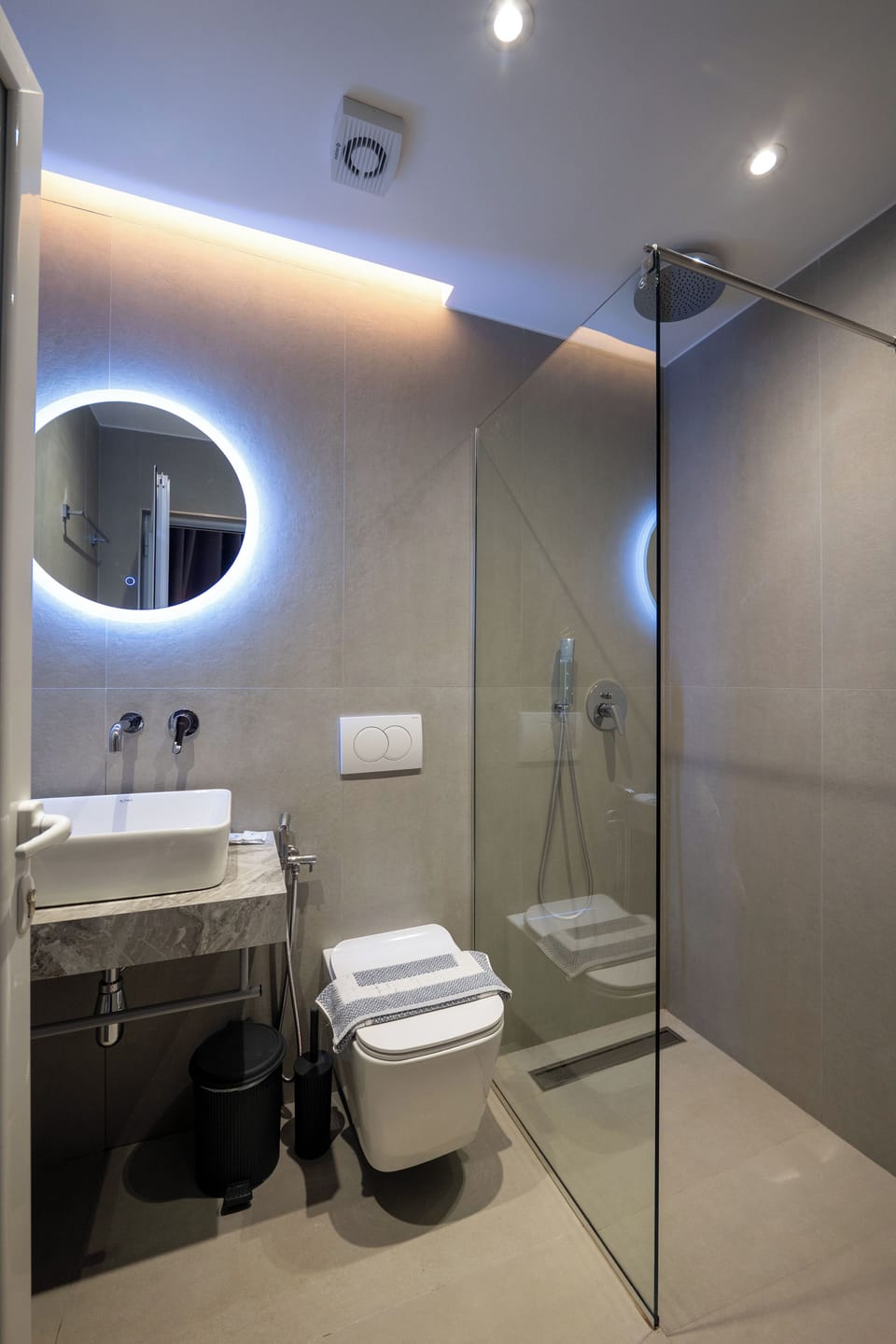 Apartment, Balcony, Ocean View | Bathroom | Free toiletries, bidet