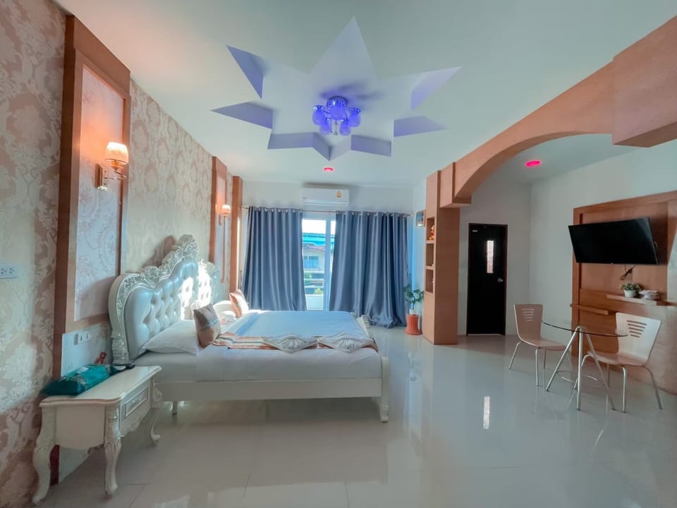 Deluxe Room, 1 Bedroom, Non Smoking, Garden View | WiFi (free)