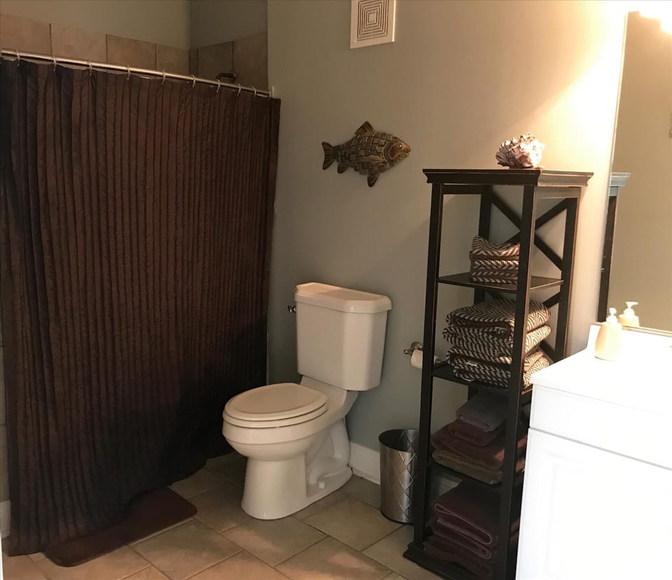 2nd Floor Full Bathroom Tub/Shower
