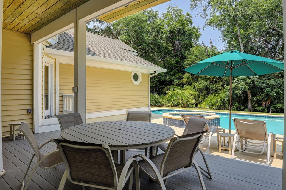 Outdoor Dining Area
