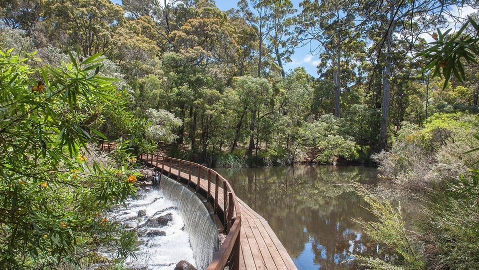 Access to the National Park and the Margaret River is within walking distance. 